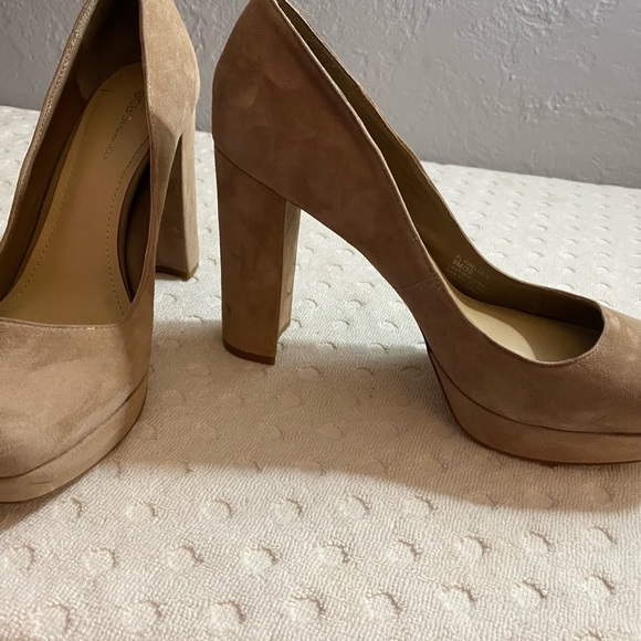 NWOT BCBG Generation Suede Pump - Picture 6 of 16